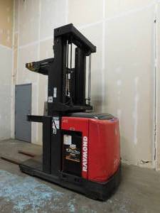 lot 8 image: 2010 Raymond OPC30TT Order Picker