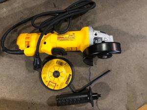 DEWALT 11 Amp Corded 4.5 in. Small Angle Grinder    Customer Returns See Pictures