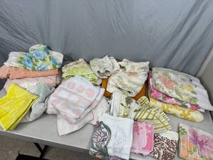 Large Lot of Vintage Towels