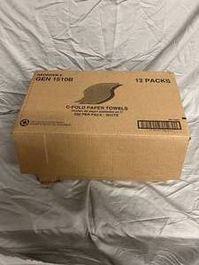 200 Pack of White C-Fold Paper Towels