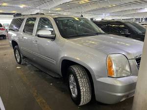 lot 7 image: 2011 GMC Yukon XL SLE 4x4
