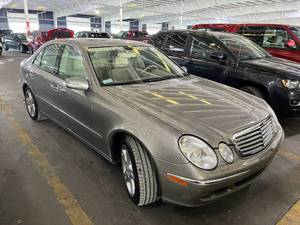 lot 33 image: 2006 Mercedes E350 4Matic