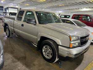 lot 26 image: 2006 Chevrolet Silverado 1500 LT