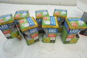 lot 8 image: Light bulbs