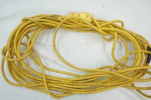 lot 15 image: Extension cord