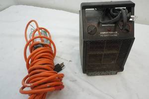 lot 16 image: windmere heater, treble light