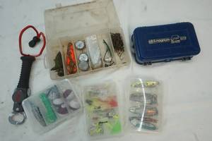 lot 19 image: Mini Magnum plano container, clear fishing containers, tackle