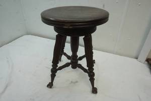 lot 20 image: Antique stool