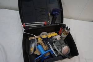 lot 21 image: Painting supplies