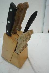 lot 49 image: Knife set and block