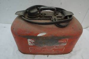 lot 80 image: Gas can for boatpontoon