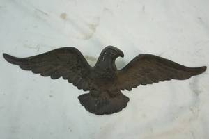 lot 91 image: Metal eagle plaque