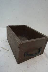 lot 106 image: Vintage wooden box