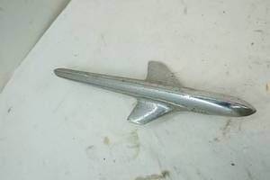 lot 140 image: vintage hood ornament