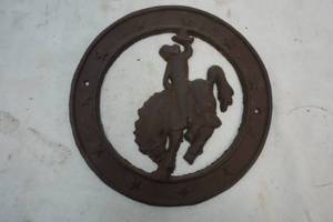 lot 148 image: Cast iron decor