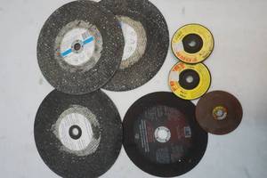 lot 159 image: Cut off wheels