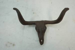 lot 162 image: Cast iron steer head