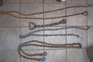 lot 179 image: Chains