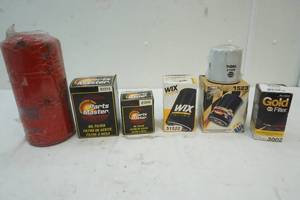 lot 221 image: oil Filters