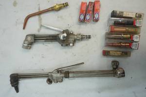 lot 225 image: Acetylene tools