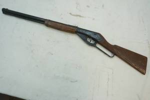 lot 267 image: Daisy BB gun