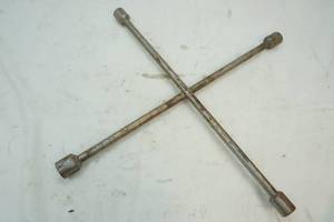 lot 277 image: tire iron