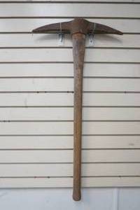 lot 316 image: Railroad Pick