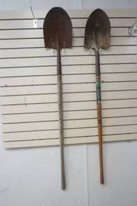 lot 321 image: 2 Sand spades