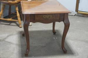 lot 363 image: End Table