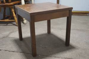 lot 364 image: End Table