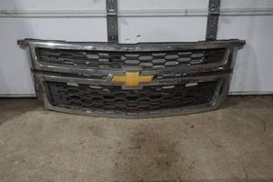 lot 374 image: Chevy Suburban Grill