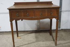 lot 386 image: Table with 2 drawers