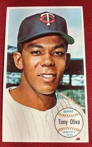 1964 Topps Giants Tony Oliva Card - Gorgeous Card