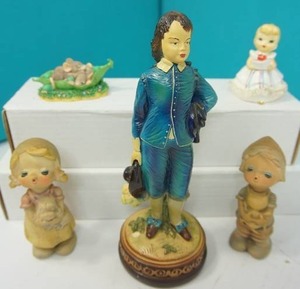 lot 19 image: Vintage Silvestri Peapod Sleeping Mice,1930s Blue Boy Chalk-Ware 10-Inch Statue Figurine, 1970s Kissing Poppet Trixie 5-Inch Figurines UCTCI Japan Girl Boy Kitty Puppy Stoneware