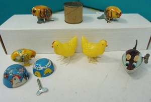 lot 20 image: Collectible Collectible Vintage Toys Easter Chicks Mouse Wind-Up Tin Friction Noise Maker Pecking Lay Eggs Plastic Chicken...