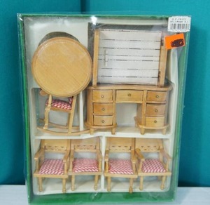 lot 35 image: Vintage Doll House DeCor Furniture in Original Box...