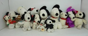 lot 43 image: Vintage Lot of Plush Snoopy Dolls Pets Etc...