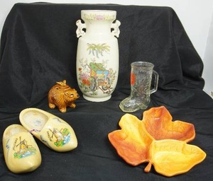 lot 80 image: Vintage Collectible Holland Hand Painted 16cm24 Wood Shoes, Asian Pottery Vase, Lone Star Beer Mug, Bear Country Honey Container Etc...