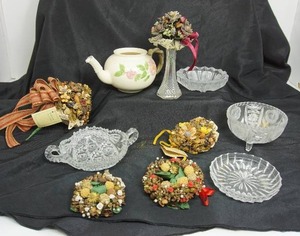 lot 87 image: Collectible Vintage Glassware, Handcrafted Dried Flower Corsage Bouquet of Spices Popular Souvenir from Salzburg.Etc.