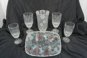 lot 105 image: Collectible Glassware Etc.