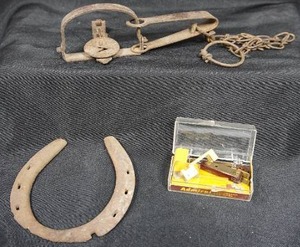 lot 122 image: Vintage Rusted Steel Oneida Victor Small Game Trap, Admiral Phonograph Cartridge in Original Case, Horse Shoe...