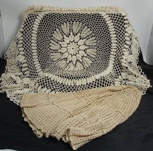 lot 139 image: Vintage Crocheted Table Linen...