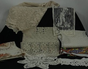 lot 141 image: Vintage Crocheted Needlepoint Style Table Linen Etc...