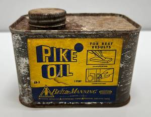lot 13 image: Vintage Behr- Manning Pike Oil Can