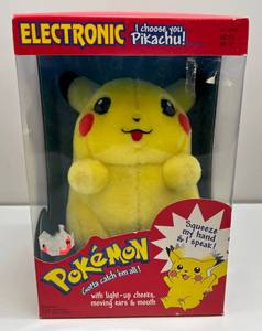 lot 83 image: Vintage 1999 Hasbro Pokemon Electrontic Pikachu Plush (NIB)