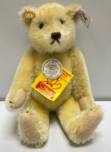 lot 207 image: Vintage 1987 10 Steiff  Bear EIN 013123