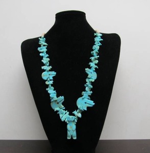lot 6 image: Lovely Carved TurquoiseCandelaria Stone Southwestern Fetish Necklace wBears