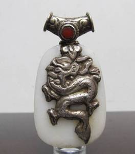 lot 9 image: Large Vintage Tibetan Silver & White Stone Dragon Pendant