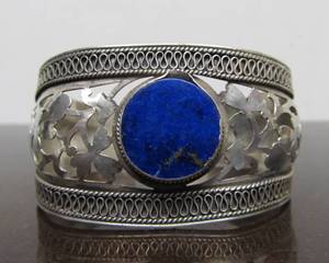 lot 50 image: Vintage Sterling Silver & Genuine Lapis Cuff Bracelet
