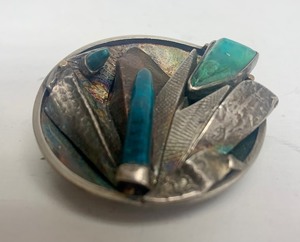 lot 20 image: Wonderful 3D Sculptural Sterling & Carved Gemstone Brooch Pin 